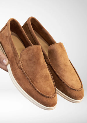 Herre loafers i ruskind – let, komfortabel og moderne slip-on sko - Havn Studio