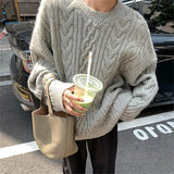 Dame Striktrøje – Blød Kabelstrik Sweater i Oversized Pasform - Havn Studio