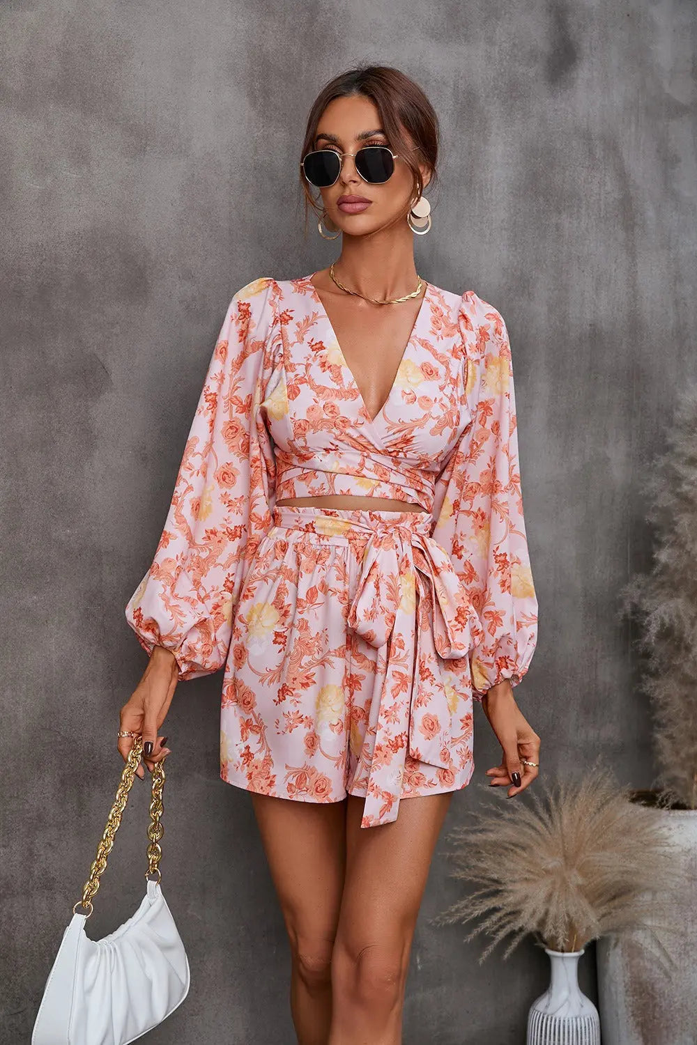 Dame blomsterprint playsuit – let, feminin og elegant med lange ærmer - Havn Studio